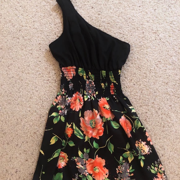 Lulu’s Silk Floral Dress 🌸 - Picture 5 of 5